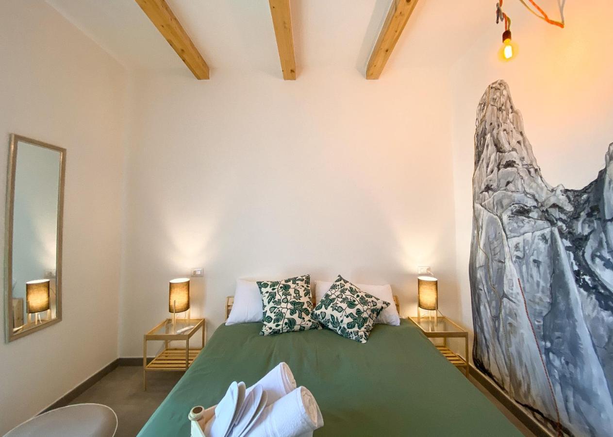 Hotel Bedandclimbing Baunei Esterno foto